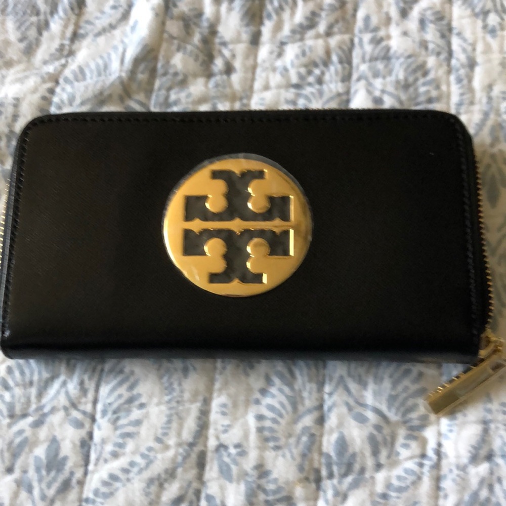 New Tory Burch Zip Continental Wallet Black